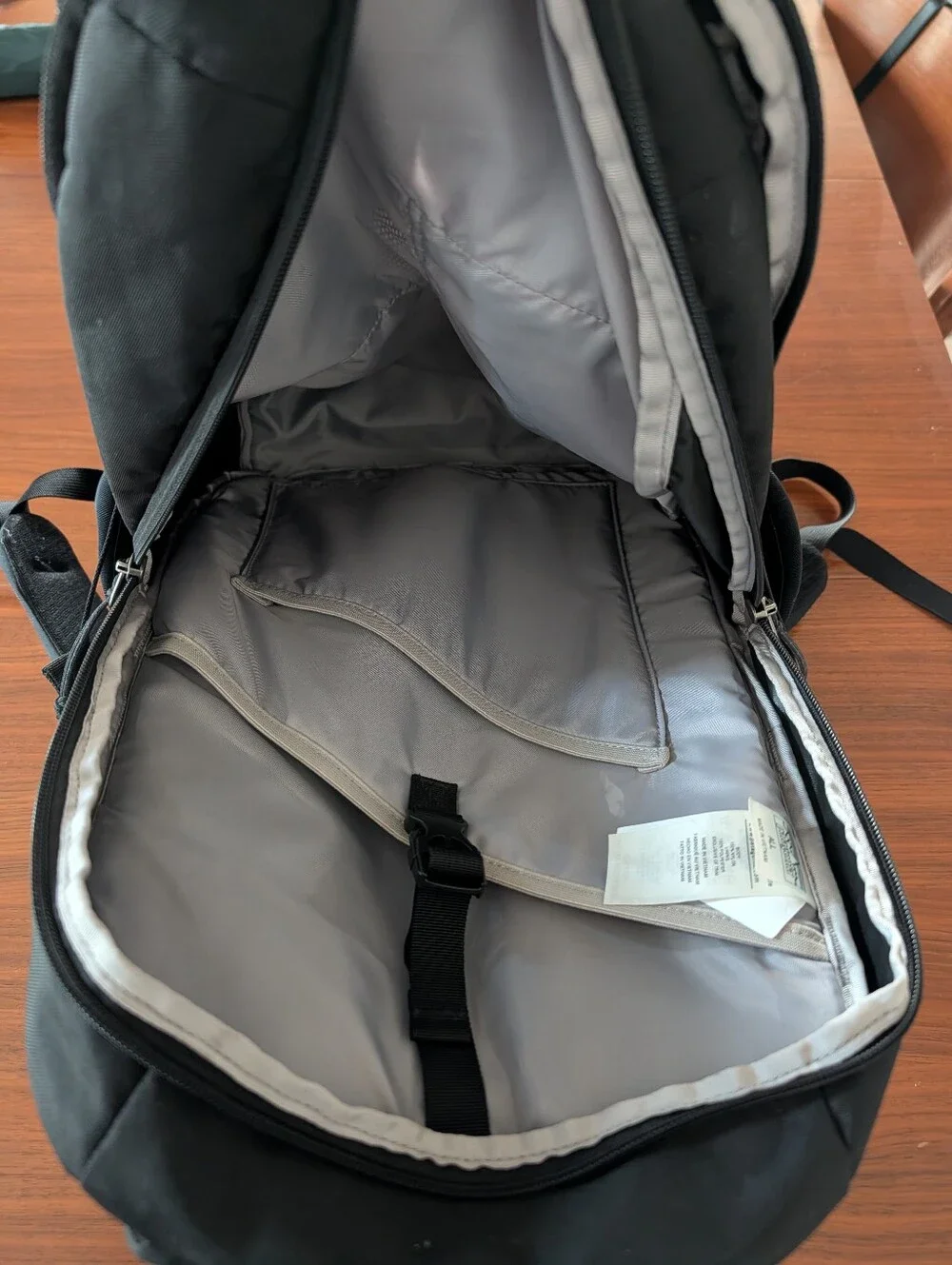 Patagonia Refugio 28L Backpack Black Hiking Everyday Pack Pre Owned W/ Logo